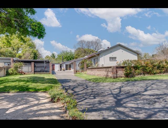 5 BEDROOM HOUSE FOR SALE IN FONTAINEBLEAU